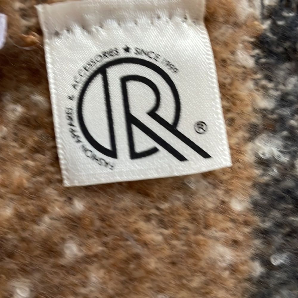 NWT Scarf - Picture 2 of 3